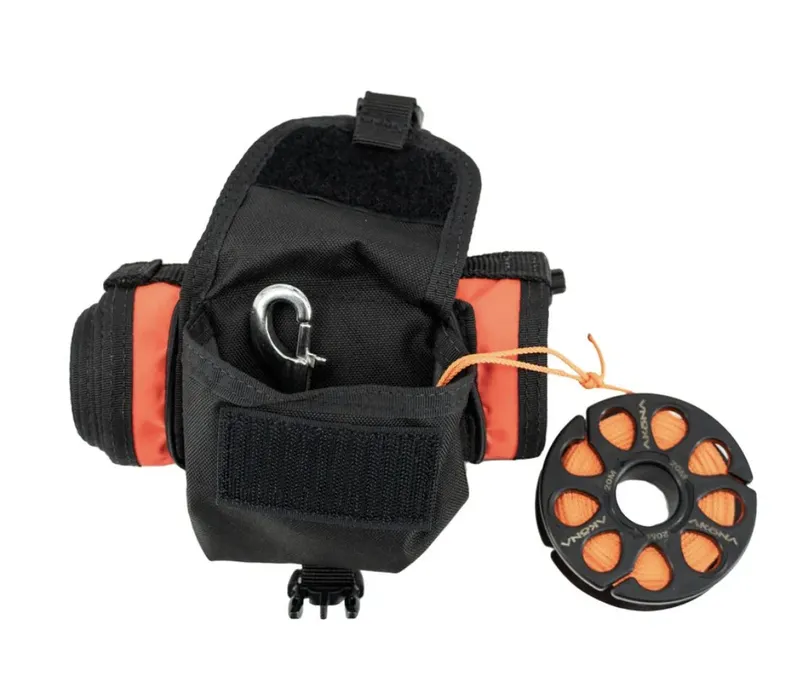 Equipement de plongée : pochette, bobine et manomètre orange et noir