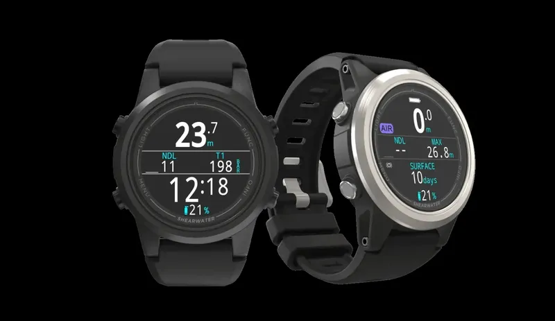 Montres de plongée numériques sur fond noir, affichant des données