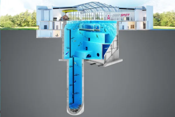 Coupe transversale d'une piscine de plongée profonde avec des plongeurs