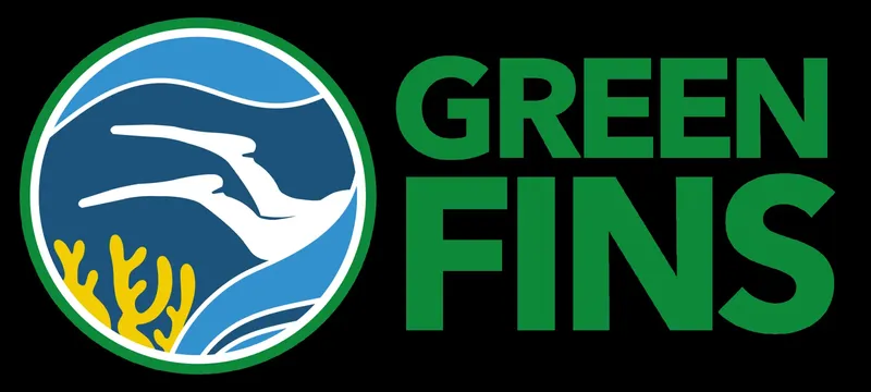 Logo avec un oiseau marin, des vagues et du corail en bleu et vert