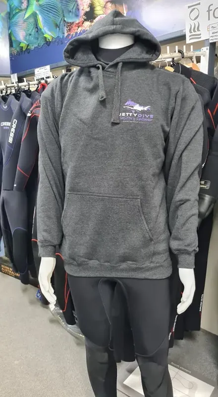 Un sweat à capuche gris avec un logo de centre de plongée