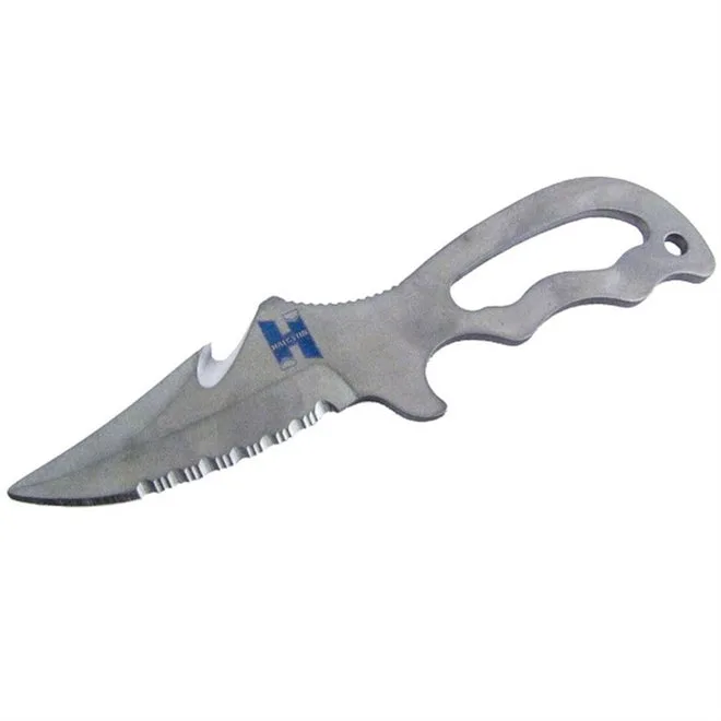 Couteau de plongée en métal gris avec une lame dentelée et un manche ergonomique