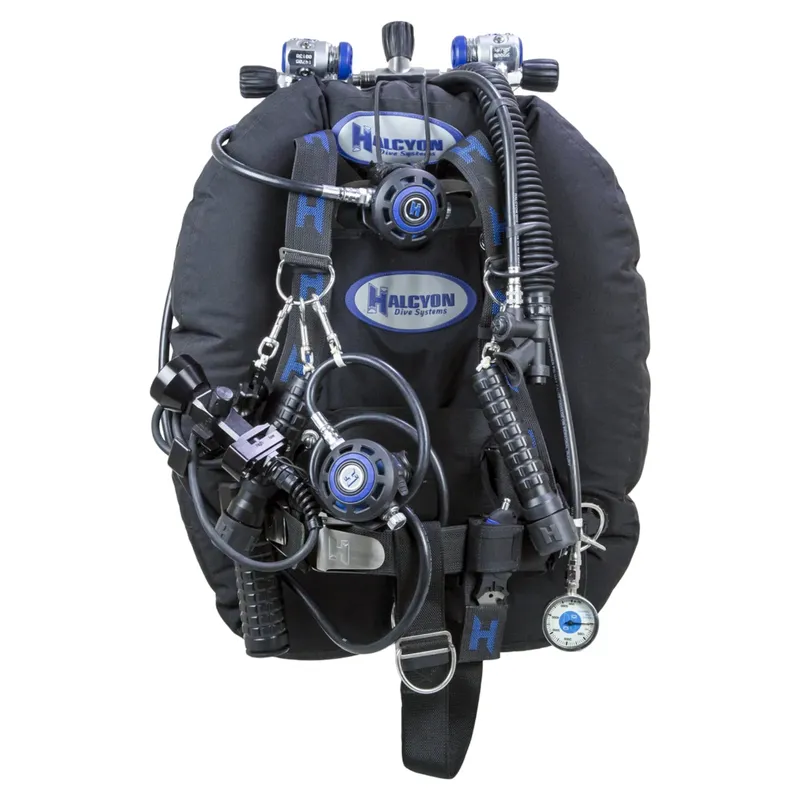 Equipement de plongée complet avec détendeurs, gilet et manomètre