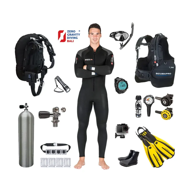 Plongeur en combinaison complete avec equipement de plongee et accessoires