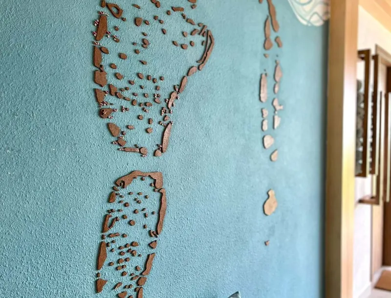 Décoration murale représentant des tortues de mer en bois sur fond turquoise
