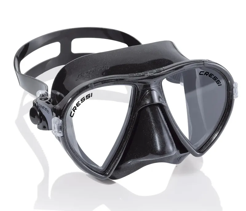 Masque de plongée noir Cressi, vue de face, équipement de sport aquatique