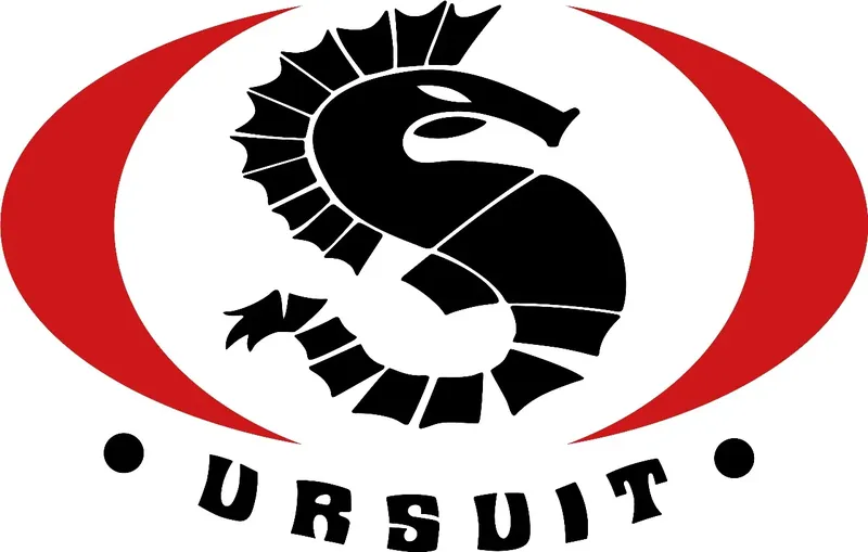Hippocampe noir stylisé sur fond rouge avec le texte URSUIT