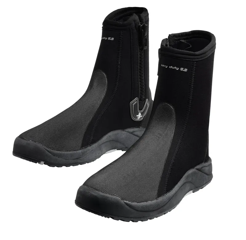 Paire de chaussons de plongée noirs avec semelles grises et fermetures éclair