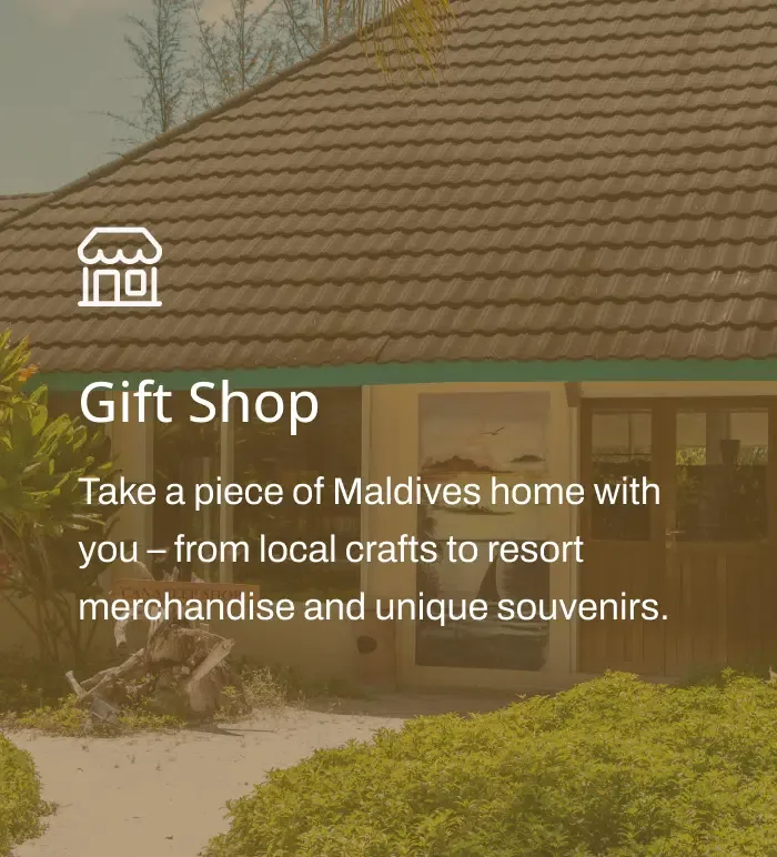 Boutique de souvenirs avec toit de chaume et texte promotionnel