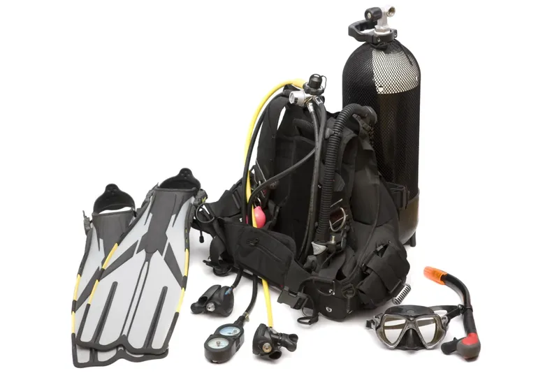 Equipement de plongée complet : gilet, détendeur, bouteille, masque, palmes