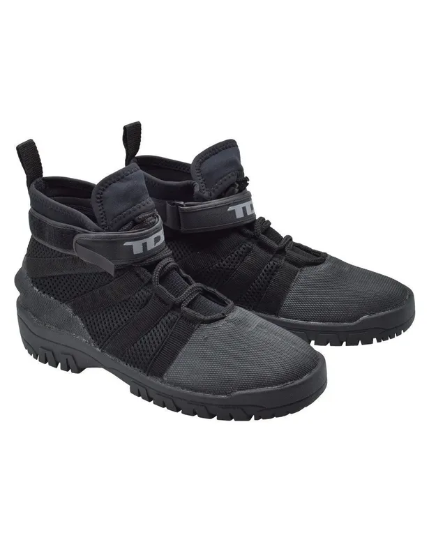 Chaussures de plongée noires montantes avec lacets et semelles crantées