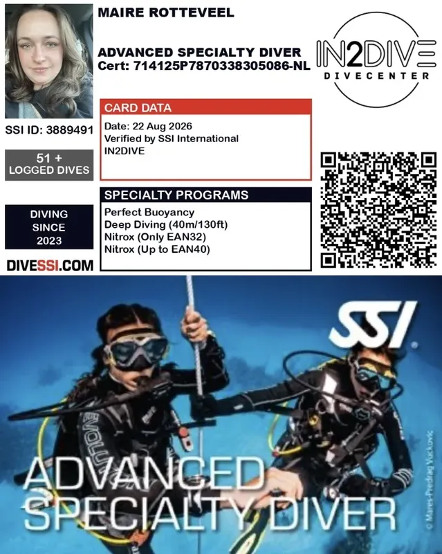 Plongeuse avec son équipement, certificat de niveau avancé SSI