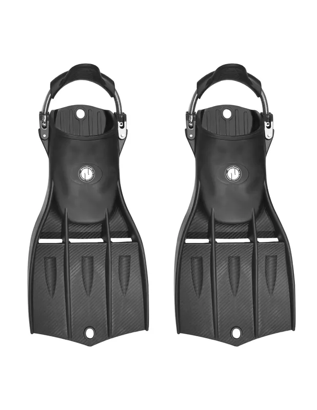 Paire de palmes de plongée noires, équipement sportif aquatique, vue studio