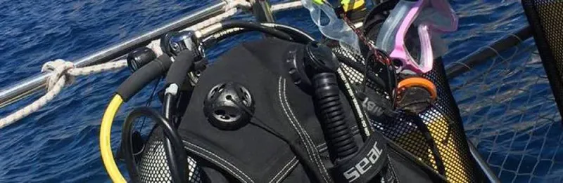 Equipement de plongée complet prêt à être utilisé en mer