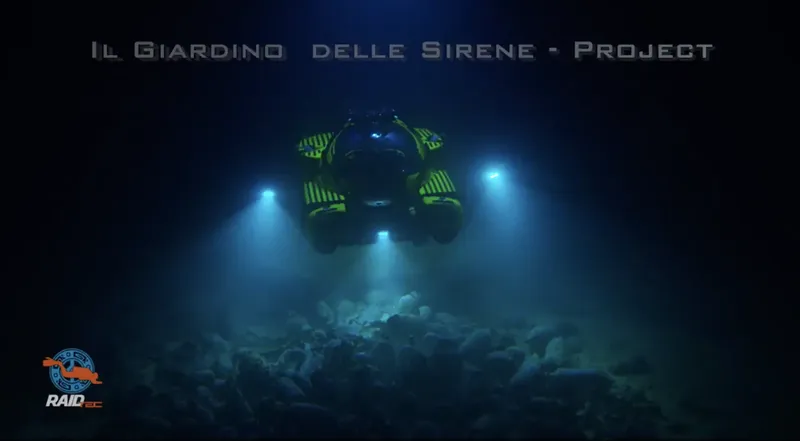 Sous-marin jaune et noir explore un récif rocheux éclairé