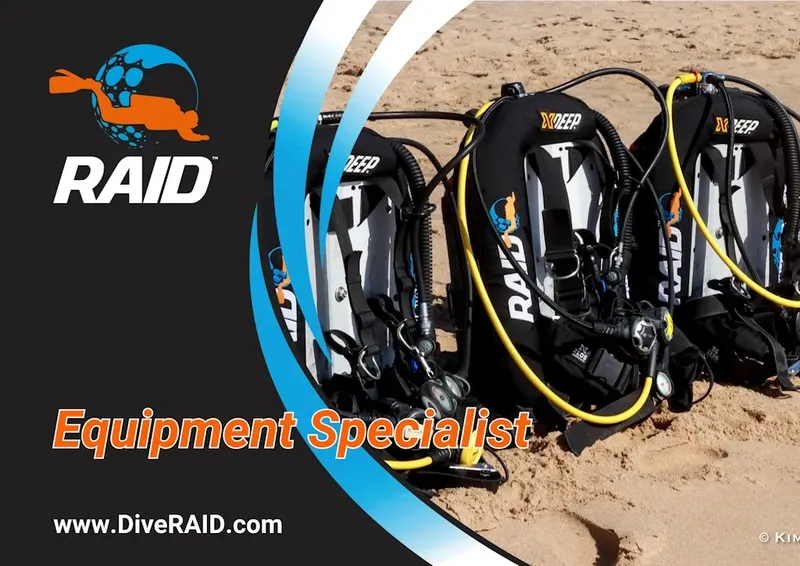 Equipement de plongée RAID, bouteilles, détendeurs, gilet, sable, publicité