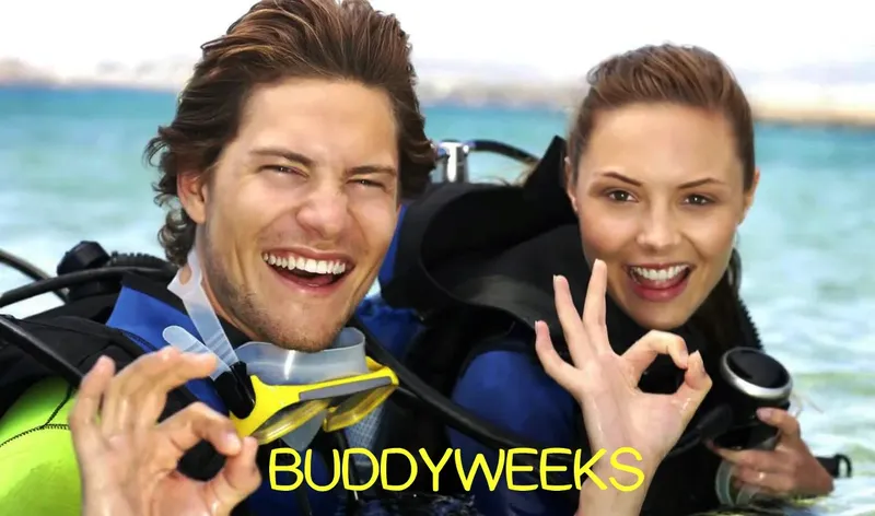 Deux plongeurs souriants avec leur équipement et le texte Buddyweeks