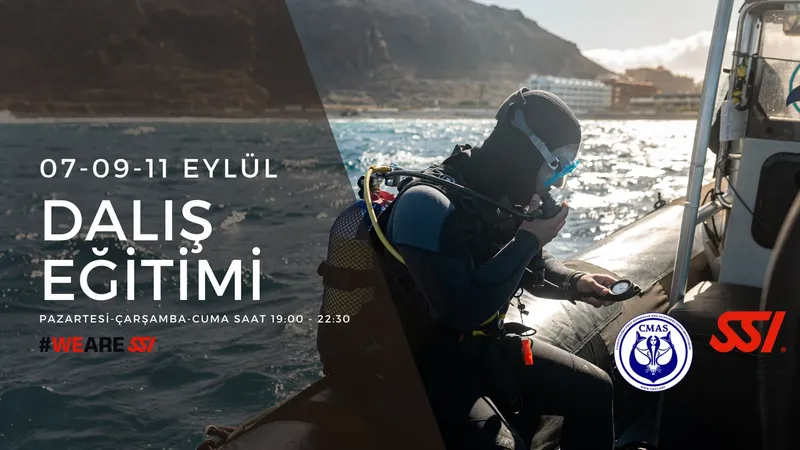 Plongeur s'équipant sur un bateau, formation plongée, logos CMAS et SSI