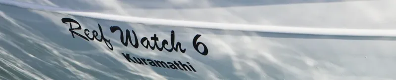 Nom de bateau 'Reef Watch 6' et lieu Kuramathi sur coque