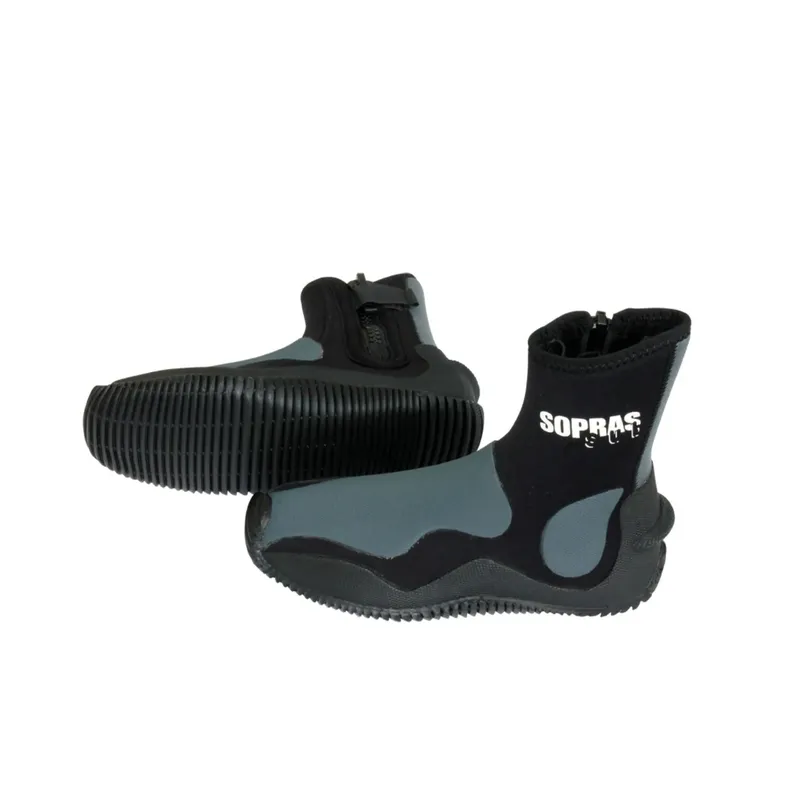 Chaussons de plongée noirs et gris, équipement pour sports aquatiques