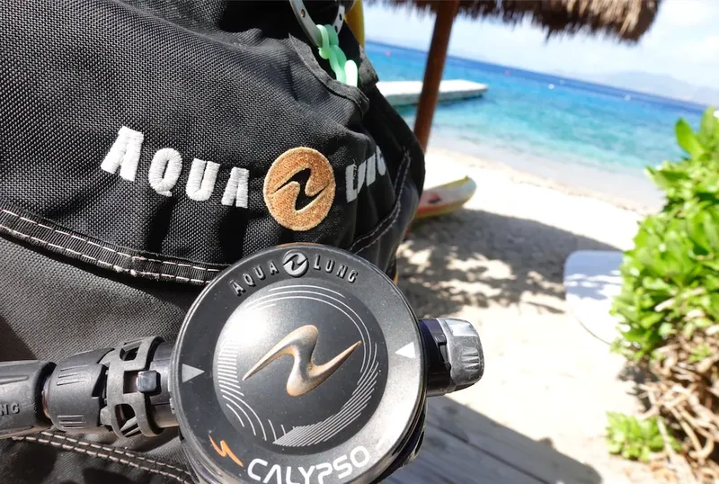 Equipement de plongée Aqualung : ordinateur de plongée Calypso et gilet