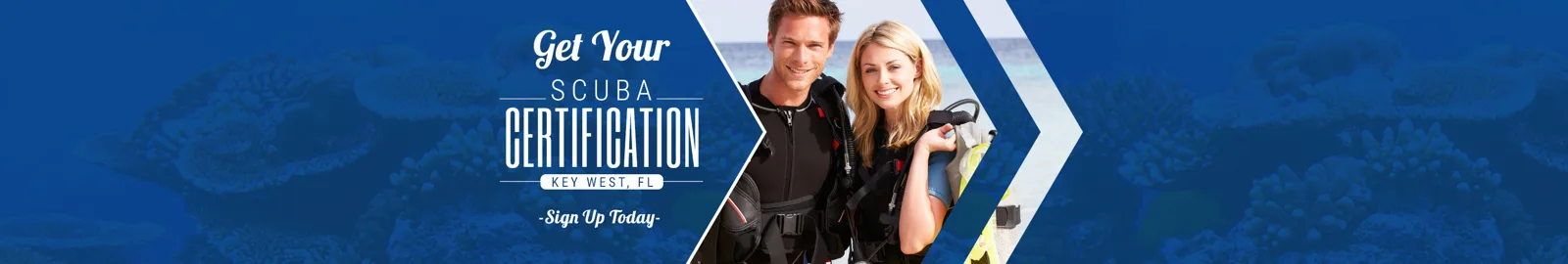 Deux plongeurs souriants, promotion pour une certification plongée sous-marine