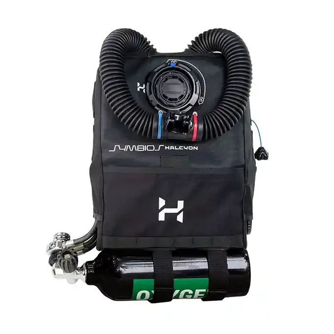 Equipement de plongée complet avec gilet stabilisateur et détendeurs noirs