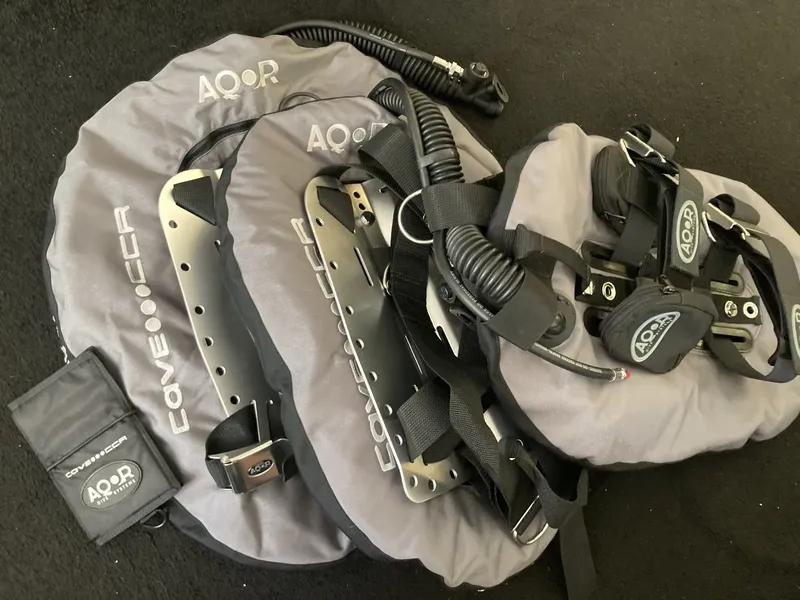 Equipement de plongée technique complet, détendeurs, gilet, bouteille, prêt à l'emploi