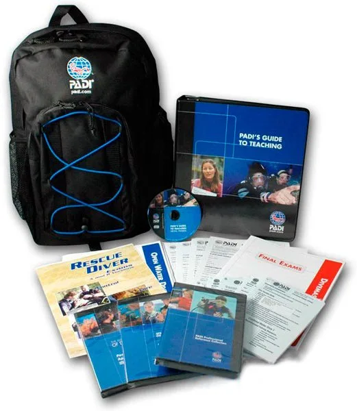 Matériel de formation PADI : sac à dos, manuels, DVD et examens