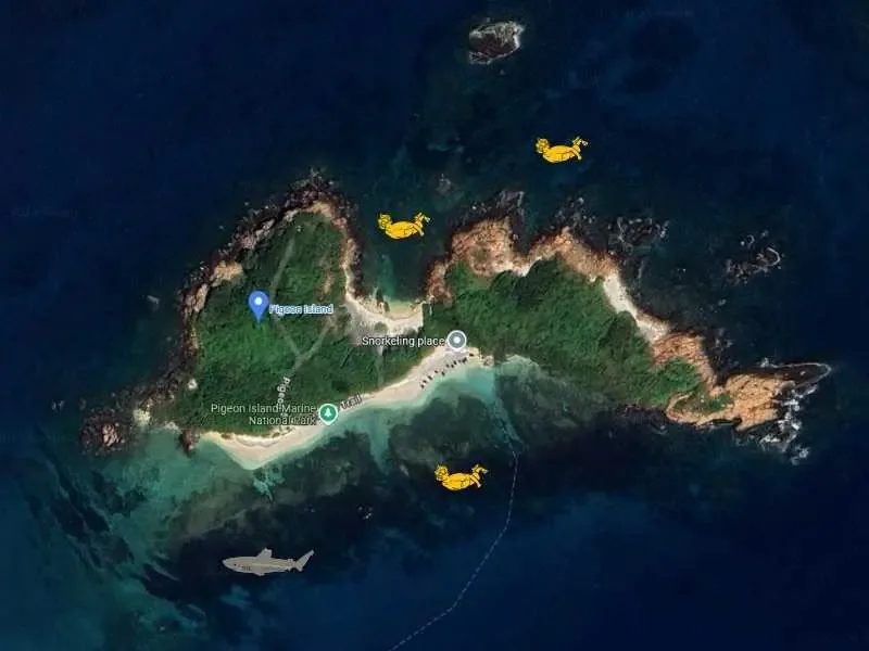 Vue aérienne d'une île avec des zones de plongée et de snorkeling