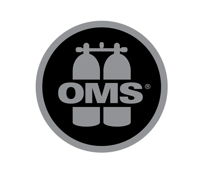 Logo rond noir et gris avec deux bouteilles de plongée OMS