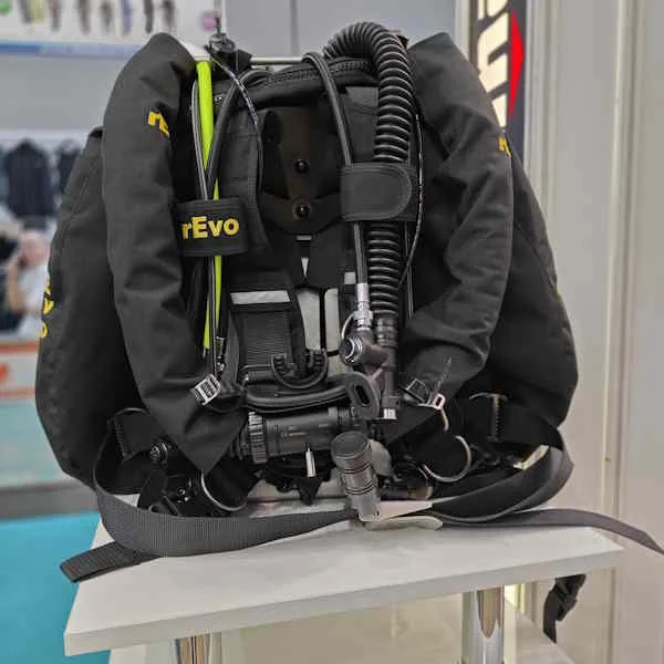 Equipement de plongée complet avec gilet stabilisateur et détendeurs