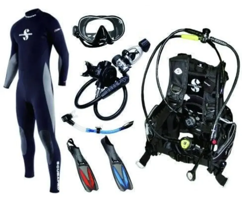 Equipement de plongée complet : combinaison, masque, détendeur, bouteille et palmes