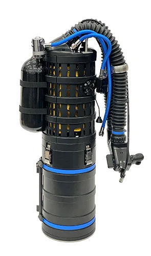 Equipement de plongée rebreather noir et bleu sur fond blanc