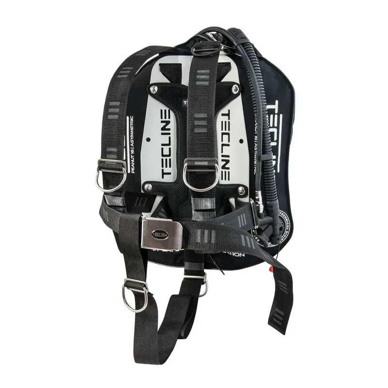 Equipement de plongée technique avec bretelles noires et détendeurs
