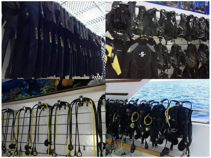 Rangées de combinaisons de plongée et d'équipements de plongée sous-marine