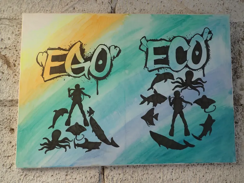 Illustration avec des plongeurs, des poissons et le mot ECO en relief