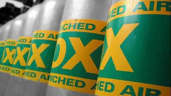 Bouteilles de plongée compressées avec marquage OXX et bande colorée