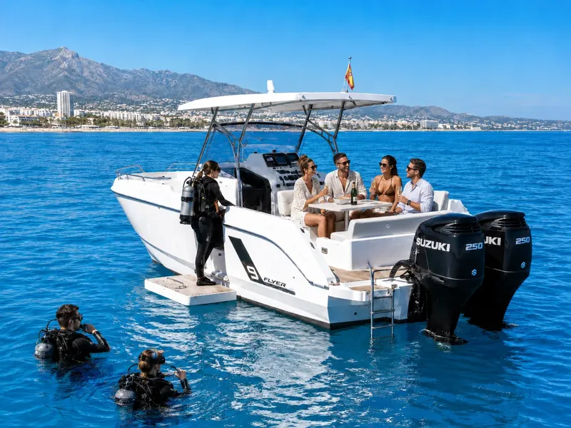 Bateau de plaisance avec plongeurs et passagers profitant d'une journée en mer