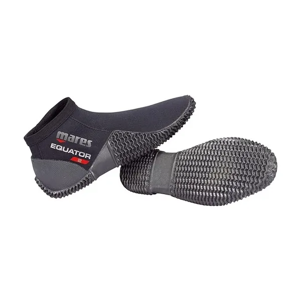 Chaussons de plongée noirs Mares Equator 2 sur fond blanc
