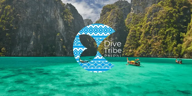 Paysage tropical avec des bateaux et un logo de centre de plongée