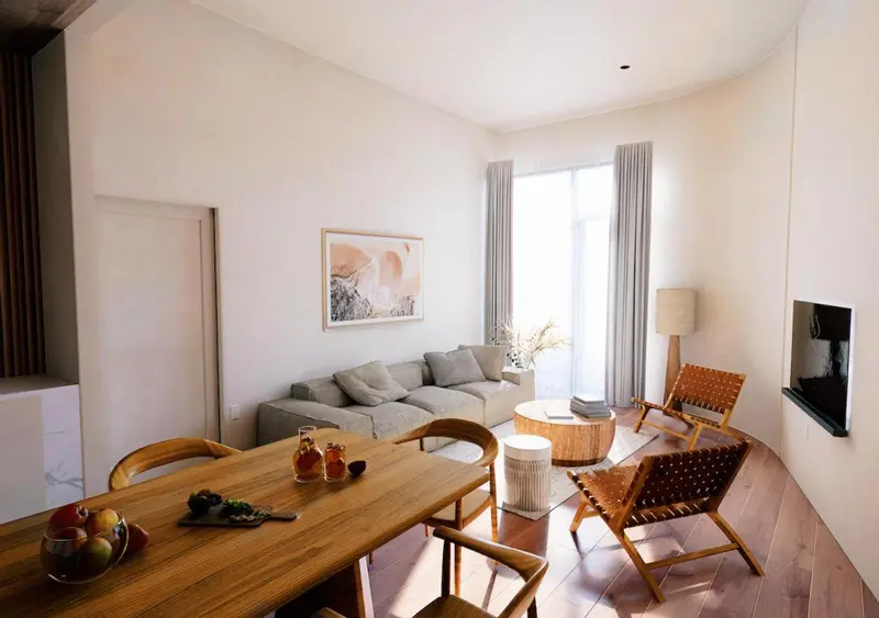 Une table en bois est dressée avec des fruits et des boissons dans une pièce lumineuse et minimaliste.