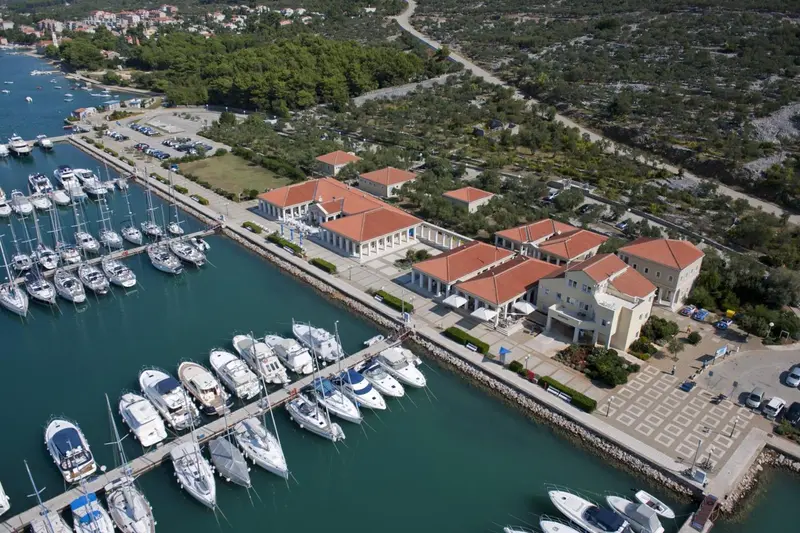 Apartment Aci Marina Cres