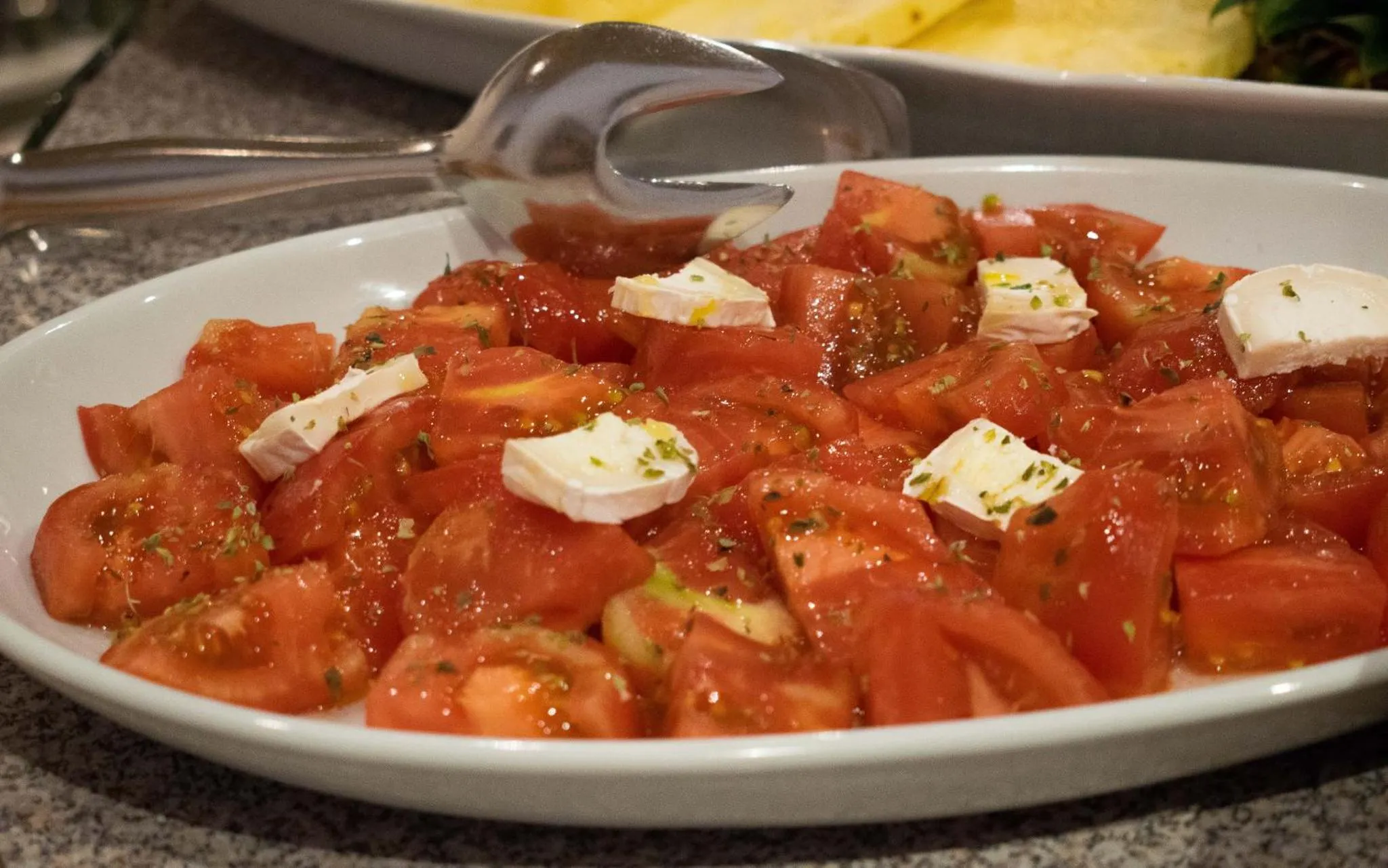 Salade de tomates et de fromage frais.