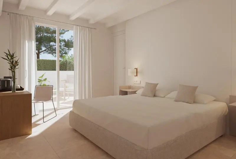 Une chambre lumineuse avec un grand lit et un accès à une terrasse.