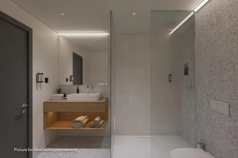 Une salle de bain moderne avec douche à l'italienne et vasque lumineuse.