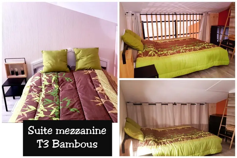 Une chambre mansardée avec un lit recouvert d'une couette à motifs.