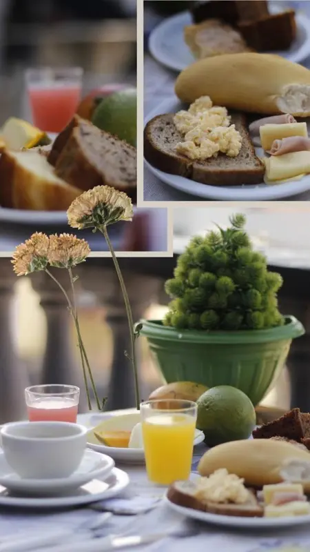Une table est dressée avec des viennoiseries, des fruits et des boissons.