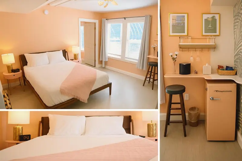 Chambre lumineuse avec un lit recouvert d'une couverture rose et un coin bureau.