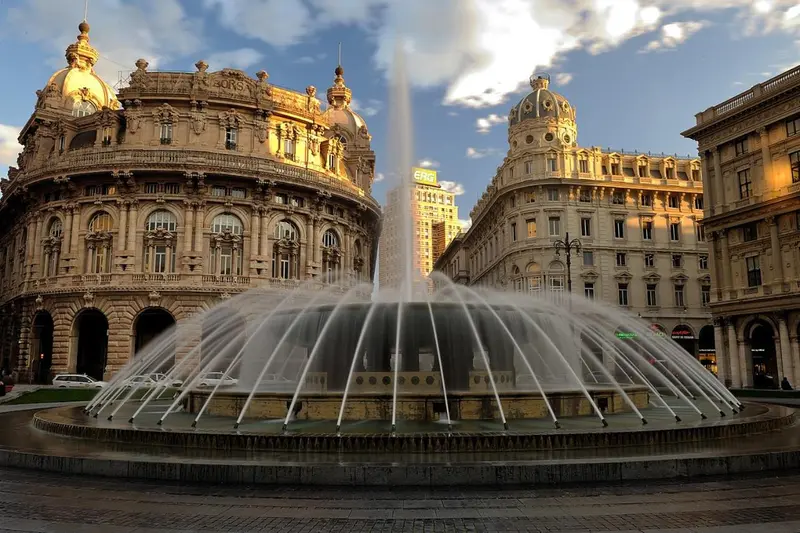 Fontaine ornementale dans une place urbaine avec des bâtiments historiques en arrière-plan.